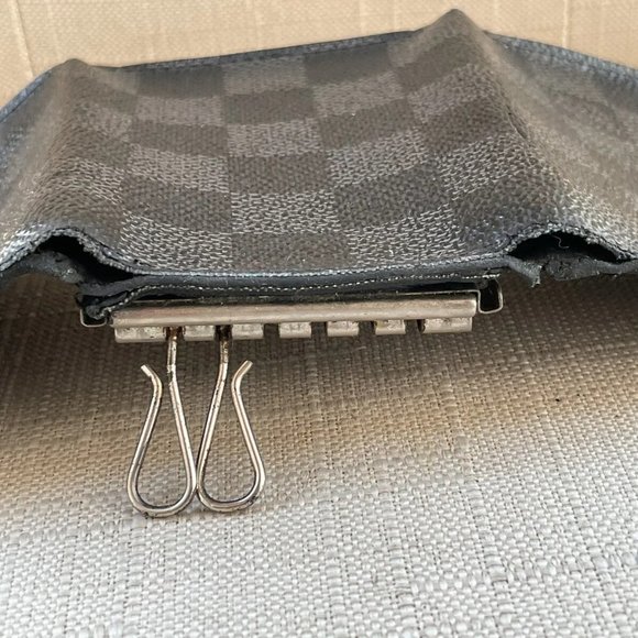 Louis Vuitton Keychain Black/Gray Leather Keys Holder Bag - Picture 8 of 12